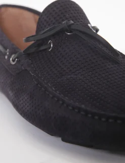 mocassino fondo gomma e soletto interno in vera pelle. Tomaia in morbidissimo camoscio con traforatura a piccoli quadrati Uomo Mocassini