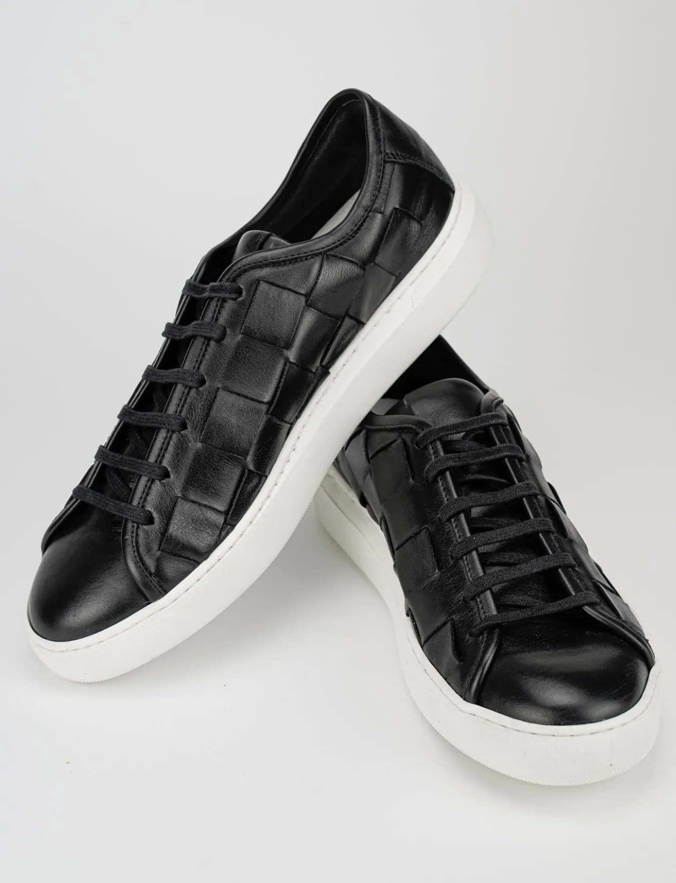 Clearance sneakers fondo gomma e soletto interno in vera pelle. tomaia in morbida pelle intrecciata Uomo Sneakers