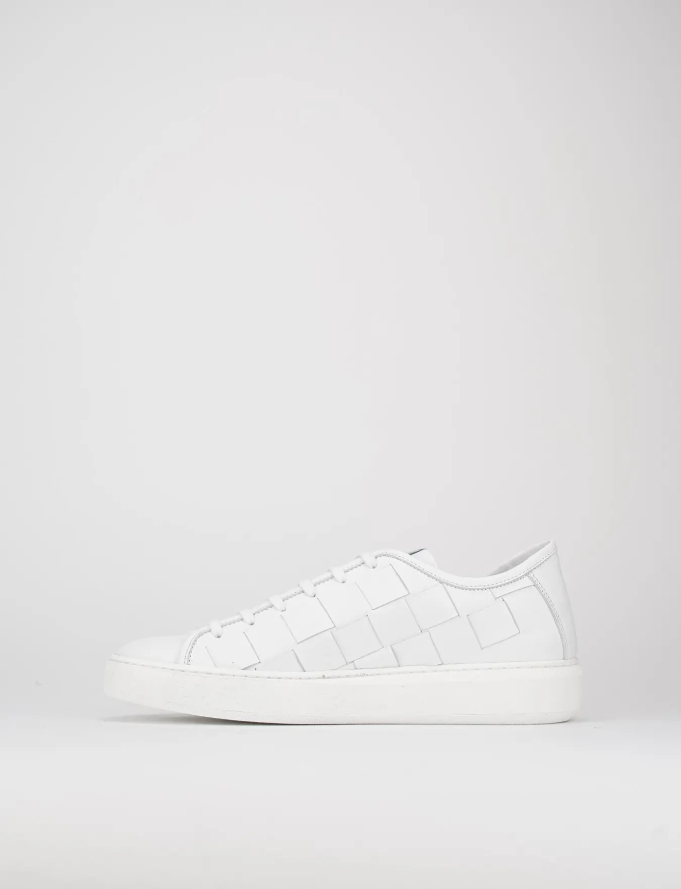 Clearance sneakers fondo gomma e soletto interno in vera pelle. tomaia in morbida pelle intrecciata Uomo Sneakers