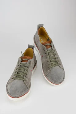 Outlet Sneakers fondo gomma e soletto interno in vera pelle. Tomaia in morbido camoscio tortora Uomo Sneakers