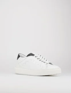 New snkrs fondo gomma e soletto interno in vera pelle. tomaia in morbida pelle Uomo Sneakers