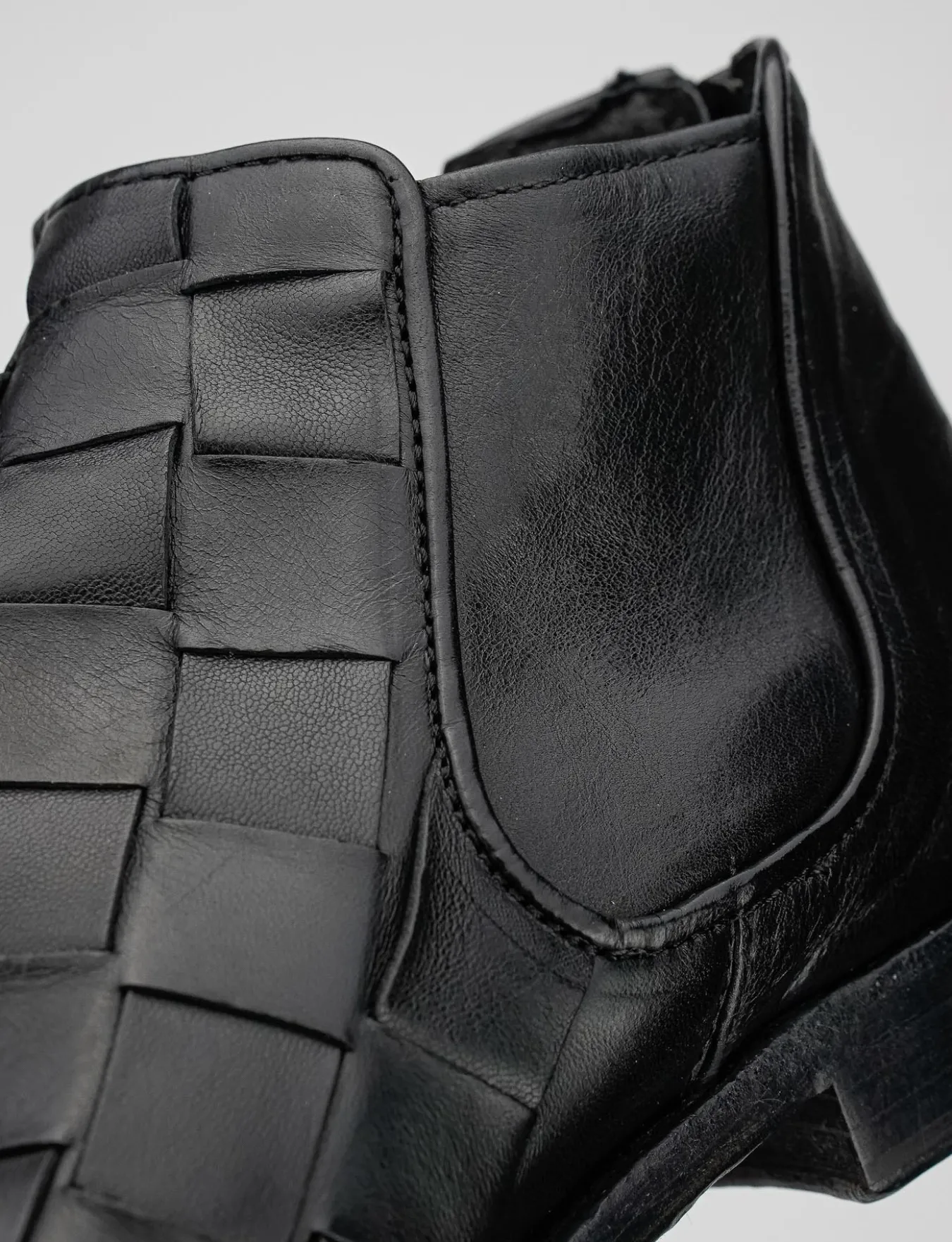 Outlet stivale tronchetto fondo cuoio e soletto interno in vera pelle. tomaia in morbida pelle Uomo Stivaletti